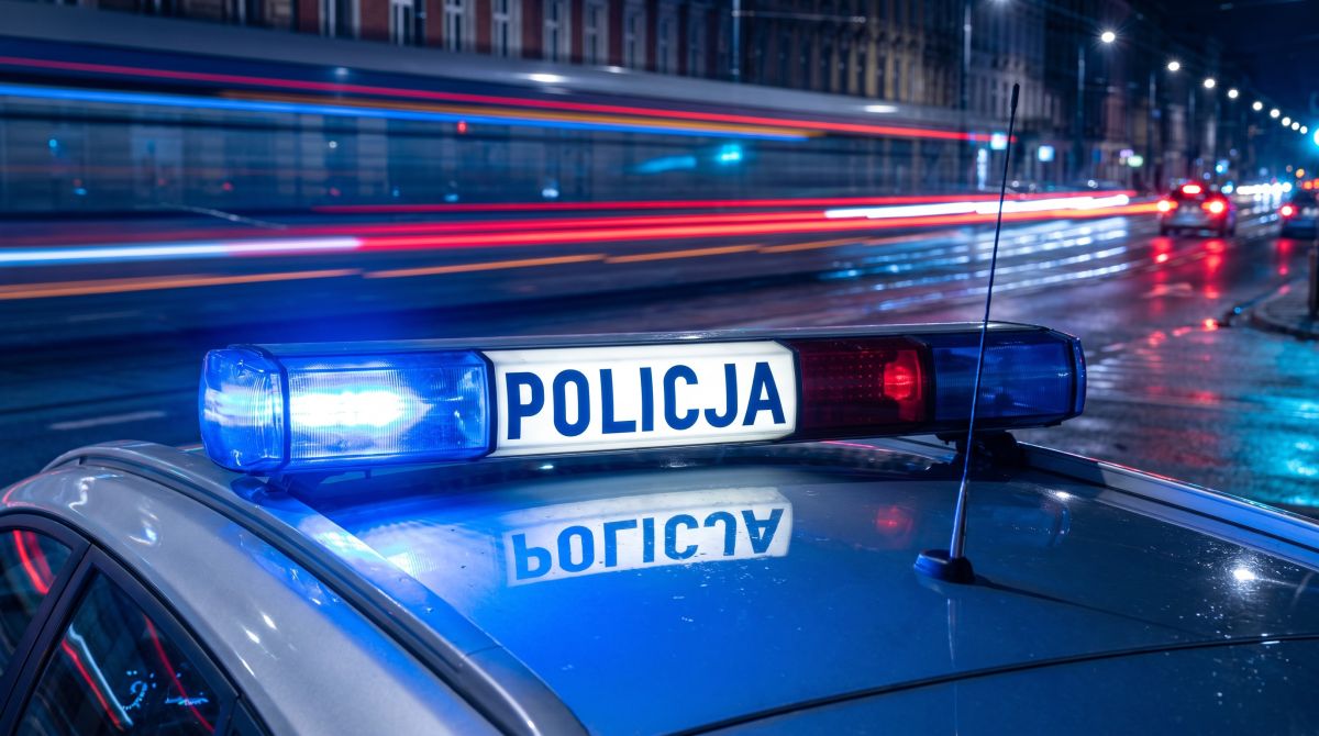 Rowerzysta na czerwonym świetle z narkotykami w plecaku zatrzymany przez policję