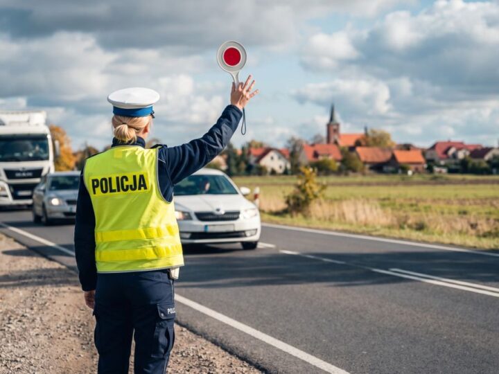 Motocyklista w szaleńczym pościgu: Złamał zakaz i ukrywał tablicę rejestracyjną