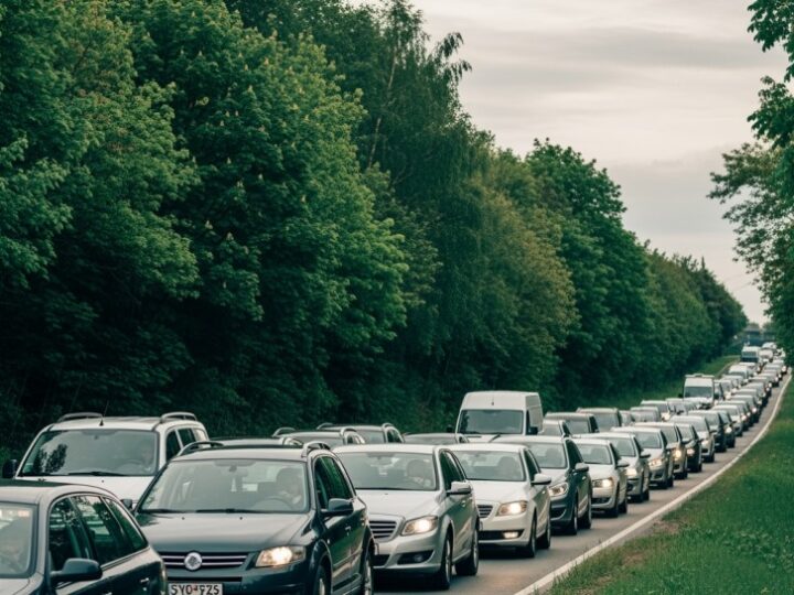 Chaos na Zwycięskiej: Uszkodzone rogatki sparaliżowały ruch we Wrocławiu